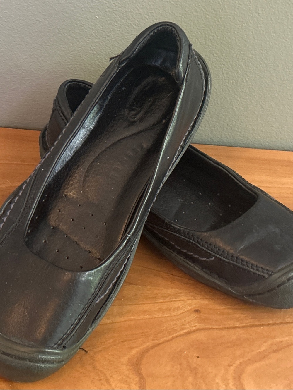 KEEN Women's Black Slip-On Loafers — Cushioned Everyday Flats
